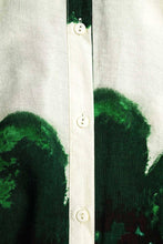 Load image into Gallery viewer, Relaxed Shirt in With big Flowers Print in Green