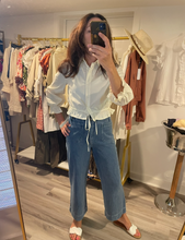 Load image into Gallery viewer, Classic Cropped denim