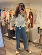 Load image into Gallery viewer, Classic Cropped denim
