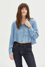 Load image into Gallery viewer, Ellison Button-Up Denim Shirt Medium Blue
