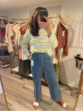 Load image into Gallery viewer, Classic Cropped denim