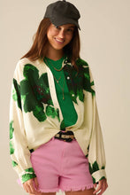 Load image into Gallery viewer, Relaxed Shirt in With big Flowers Print in Green