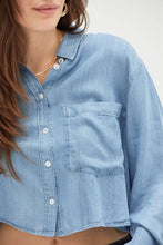 Load image into Gallery viewer, Ellison Button-Up Denim Shirt Medium Blue
