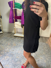 Load image into Gallery viewer, Black Shift Dress with Bows
