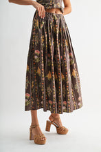 Load image into Gallery viewer, Floral Print Top and Skirt Set
