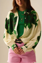 Load image into Gallery viewer, Relaxed Shirt in With big Flowers Print in Green
