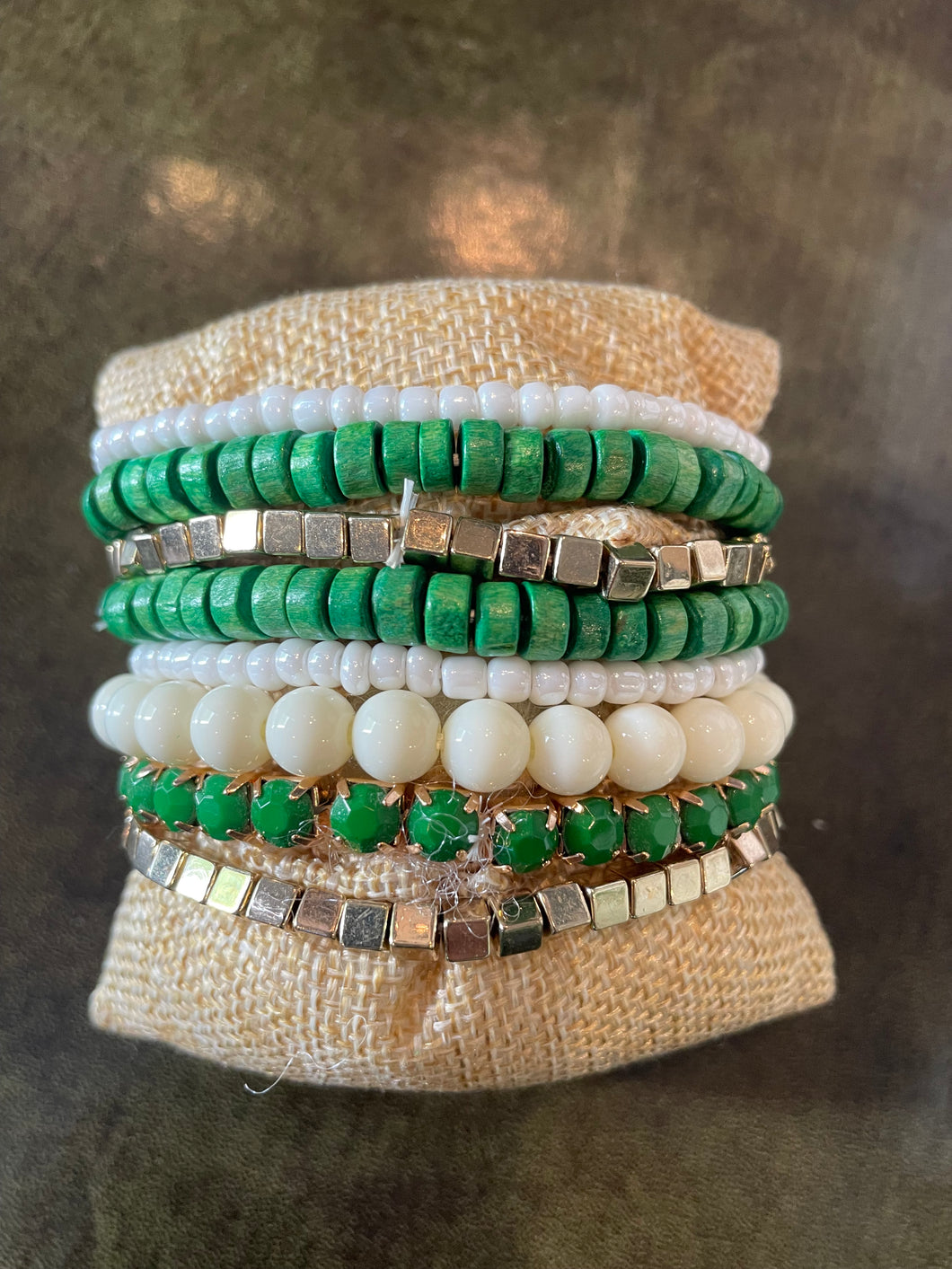 Set of 8 bracelets green gold and white