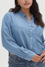 Load image into Gallery viewer, Ellison Button-Up Denim Shirt Medium Blue
