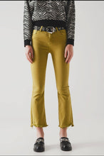 Load image into Gallery viewer, Flare Cropped Jeans with Frayed Hem
