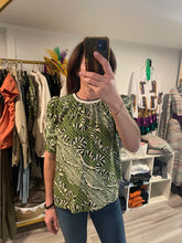 Load image into Gallery viewer, Green palm print puff sleeve
