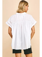 Load image into Gallery viewer, Button Front Woven Collared Shirt

