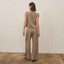 Load image into Gallery viewer, Taupe Sleeveless draped top
