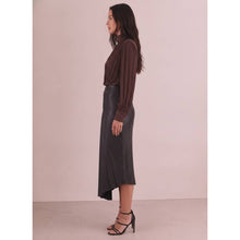 Load image into Gallery viewer, BLACK FAUX LEATHER ASYMMETRICAL HEM STARBURST PLEATING MIDI SKIRT
