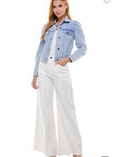 Load image into Gallery viewer, Fitted Crop Light Wash Denim Jacket with Puff Sleeves
