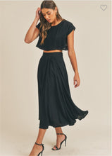 Load image into Gallery viewer, Black Linen Set with Crop Top and Skirt
